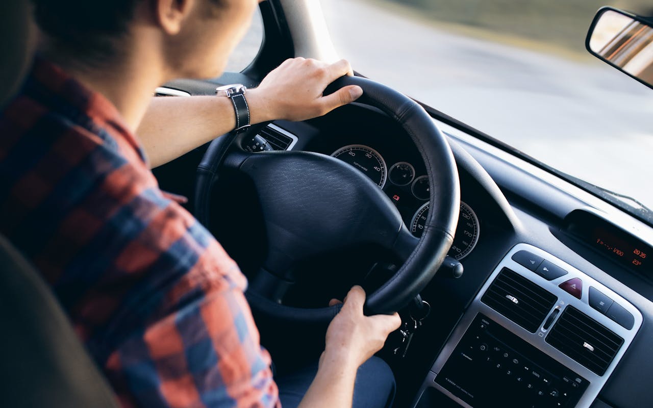 Le mystère du volant qui grince causes et solutions Auto Magazine